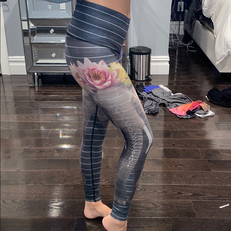 Teeki Yoga Leggings/ Hot Pants Green Elephant